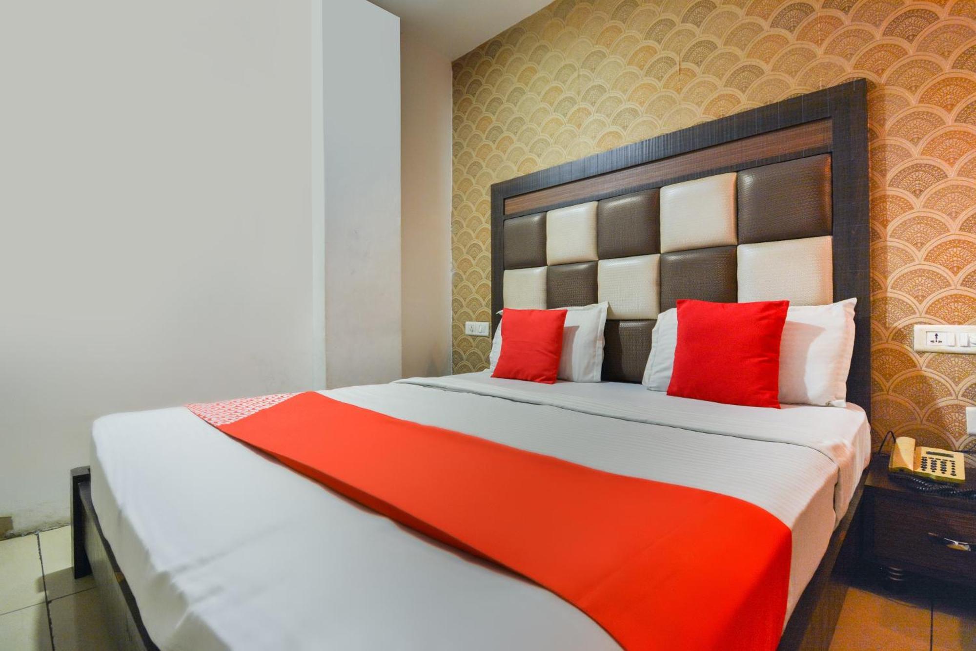 Hotel O Lexis Лудяна Екстериор снимка
