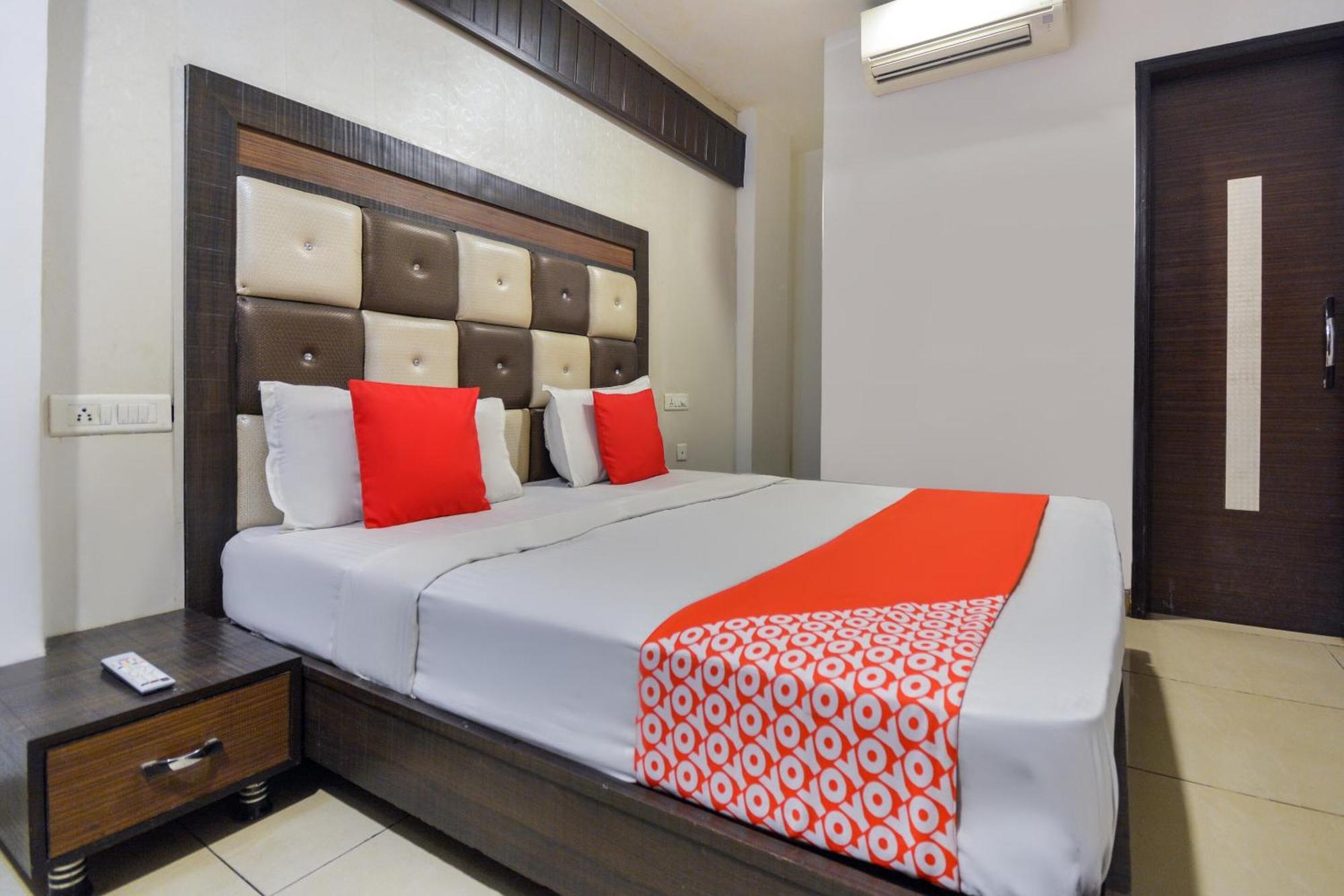 Hotel O Lexis Лудяна Екстериор снимка