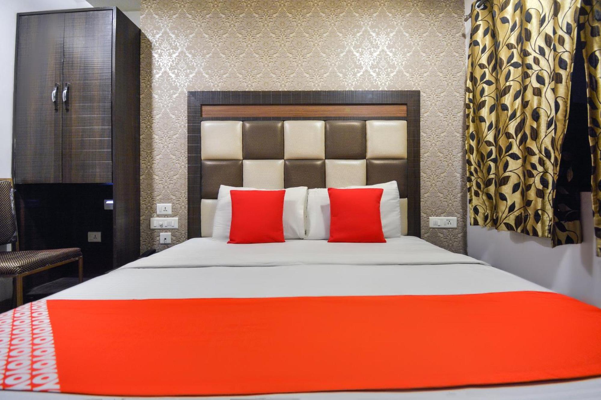 Hotel O Lexis Лудяна Екстериор снимка