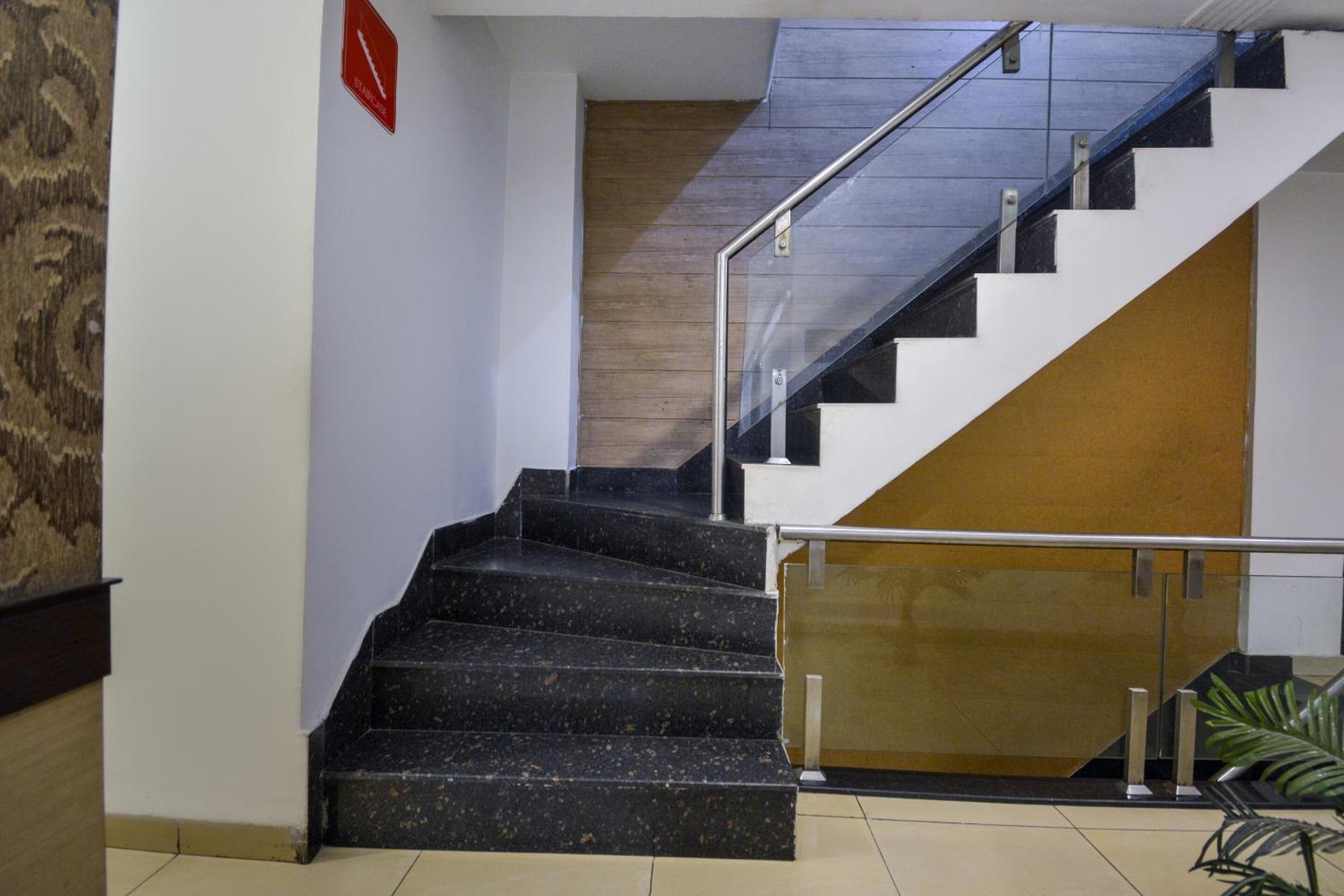 Hotel O Lexis Лудяна Екстериор снимка